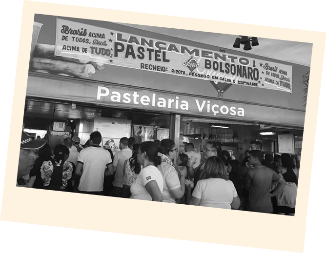 Fila na fachada da Pastelaria Viçosa